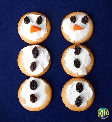 Make snowmen with RITZ crackers, cream cheese, carrots and raisins. An adorable snack for kids and parties. Snowman Snacks, Cheese Carrots, Preschool Cooking, Winter Snack, Food Art For Kids, Preschool Snacks, Button Nose, Kids Treat, Winter Preschool