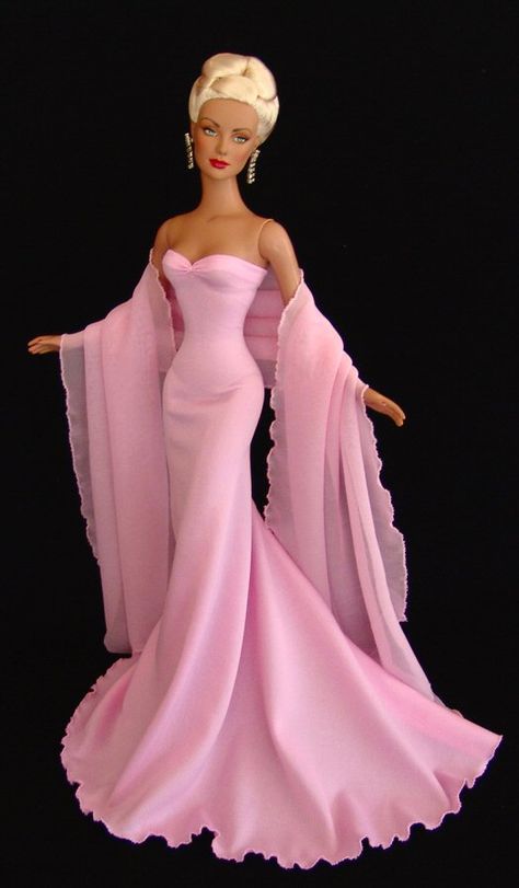 Gorgeous Doll! Barbie Outfits, Barbie Gowns, Im A Barbie Girl, Barbie Style, Barbie Patterns, Barbie Vintage, Beautiful Barbie Dolls, Barbie Collector, Barbie Friends