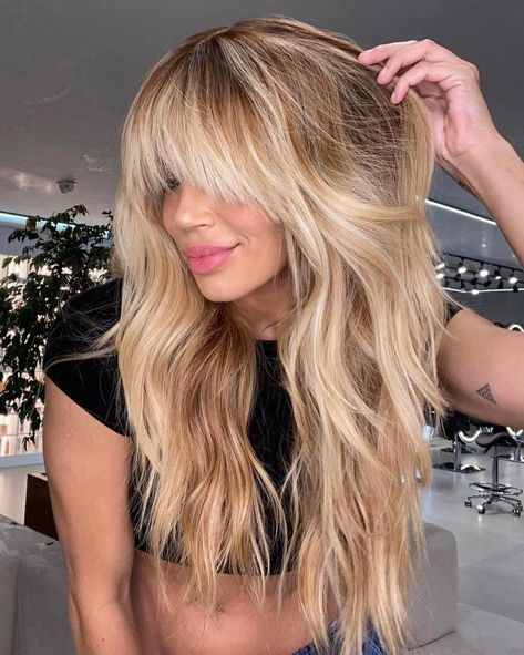 Long Blonde Hairstyle with Shaggy Layers Long Blonde Balayage With Bangs, Long Blond Haircut, Shaggy Layers Long Hair, Long Layered Hair Blonde, Long Blonde Haircuts, Blond Hair With Bangs, Long Blonde Hair Styles, Long Layers Blonde, Shaggy Blonde Hair