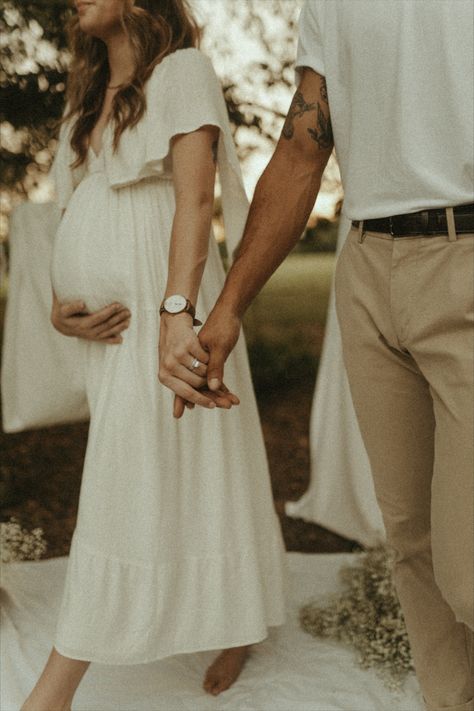 Maternity Styled Shoot, Picnic Style Maternity Shoot, Maternity Photography Modest, Maternity Photography Unique Creative, Maternity Photo Shoot With Flowers, Maternity Photos Nursery, Unique Maternity Poses, Maternity White Sheet Photoshoot, Cottage Maternity Shoot