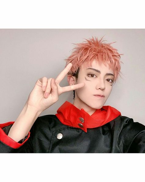 Easy Anime Cosplay, Neon Lights Photography, Family Guy Stewie, Character Collection, Hero Wallpaper, Cosplay Characters, Anime Costumes, Manga Cosplay, Cosplay Makeup