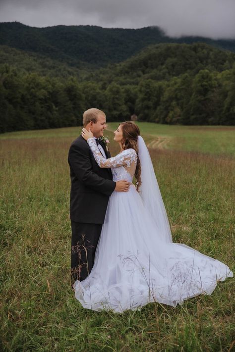 Gatlinburg Elopement, Elopement Planner, Cades Cove, Gatlinburg Tn, Elopement Photos, Gatlinburg, Great Smoky Mountains, Wedding Elopement, Vow Renewal