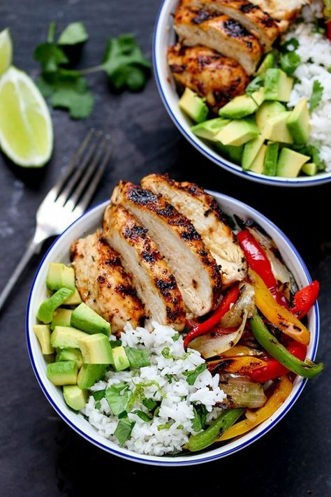 Healthy Summer Dinner Recipes | Easy Summer Dinner Recipes for Family | Healthy Summer Meals on a Budget | Summer Dinner Ideas Hot Days Dinner Protein, Recipes Protein, Paleo Soup, Crock Pots, Prep Lunch, Resep Diet, Recipes Chocolate, Lime Rice, Ramen Noodle