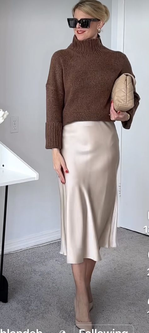 Beige Satin Skirt, Satin Skirt Outfit, Pencil Skirt Outfits, Pretty Skirts, Beige Outfit, Millenial Fashion, Scarf Women Fashion, Cold Weather Fashion, Skirt Outfit