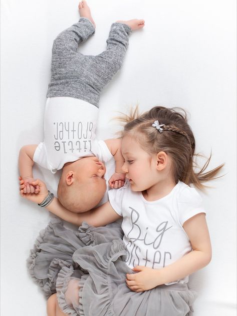 Big Sister And Little Brother, Big Sister Little Brother, Brother Pictures, Sibling Photography, Sister Pictures, Sibling Shirts, Sister Shirt, Sister Outfits, Big Sister Shirt