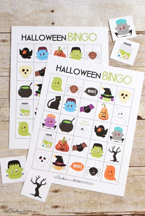 Free Halloween Bingo boards | Perfect for families, room moms and party planners! {OneCreativeMommy.com} This game is so fun at a class party! Halloween Bingo Free, Halloween Bingo Game, Halloween Bingo Cards, Imprimibles Halloween, Fun Halloween Party Games, Halloween Class Party, Halloween Infantil, Free Printable Halloween, School Halloween Party