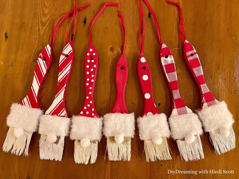 Gnome Paint Brush Craft, Paintbrush Christmas Ornaments, Paintbrush Santa, Gnome Paint Brush Ornaments, Paint Brush Santa, Paint Brush Santa Ornaments, Kindergarten Christmas Crafts, Penny Crafts, Holiday Crafts Decorations