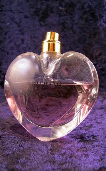 Perfume Bottle Heart Shaped Perfume Bottle, Vanilla Perfume, Beautiful Perfume Bottle, Beautiful Perfume, Scent Bottle, Heart Beat, Beautiful Heart, Perfume Bottle, A Heart