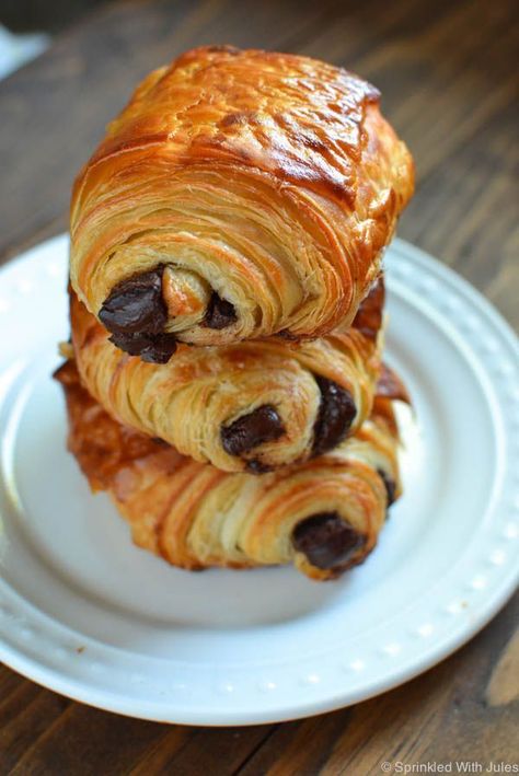 Chocolate Croissants (Pain Au Chocolat) Chocolate Croissants, Croissant Dough, Croissant Recipe, Chocolate Croissant, Think Food, Fool Proof Recipes, Chocolate Filling, Pastry Recipes, Cooking And Baking