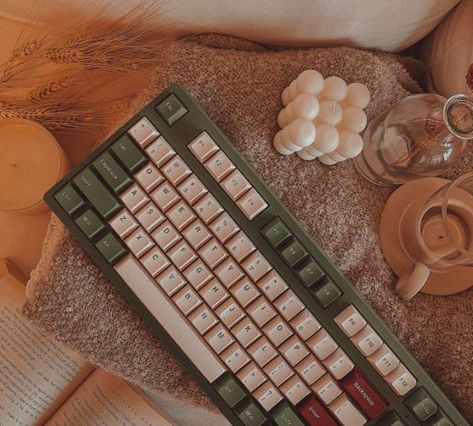 Matcha Red Bean, Comfortable Bedroom Decor, Cubicle Decor Office, Cozy Desk, Dream Desk, Gamer Setup, Desk Inspo, Cubicle Decor, Red Bean