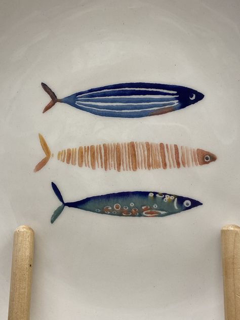 Hand Painted Fish, Fish Pottery Painting, Potery Draw, Fisherman Core, Fish Pottery, Pottery Fish, Sea Drawing, Diy Pottery Painting, Sculpture Art Clay