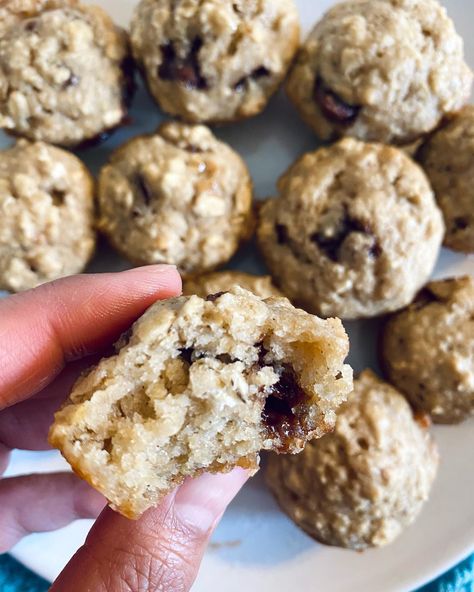 Old Fashioned Coffee Cake, Applesauce Oatmeal Muffins, Make Ahead Snacks, Oatmeal Applesauce Muffins, Nutella Buttercream Frosting, Chocolate Chips Recipe, Applesauce Oatmeal, Muffins With Chocolate Chips, Oatmeal Chocolate Chip Muffins