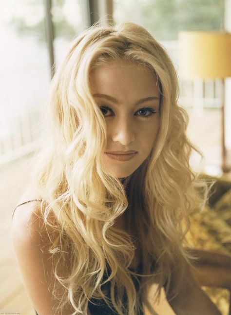 Portia De Rossi Portia De Rossi Hair, Ellen And Portia, Ally Mcbeal, Portia De Rossi, I Miss Her, Famous Women, Hello There, Hair Goals, Her Hair