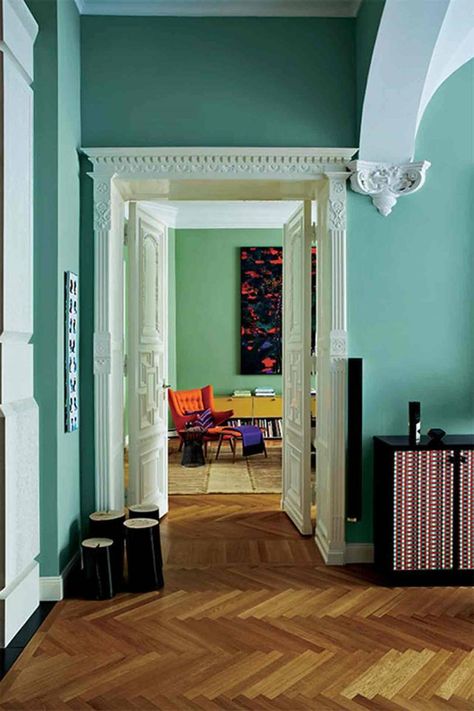 Farrow and Ball paint colours in real homes | House & Garden Dix Blue, Breakfast Room Green, Blue Hallway, Farrow Bal, Hallway Paint, Hallway Colours, Hallway Inspiration, Hal Decor, Farrow And Ball Paint