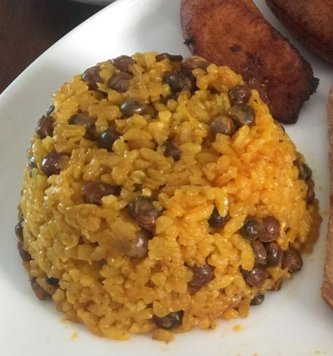 Arroz Con Gandules Recipe, Rice And Pigeon Peas, Recipe Rice, Boricua Recipes, Pigeon Peas, Rice And Beans, Easy Rice Recipes, Rice Side Dishes, Spanish Dishes