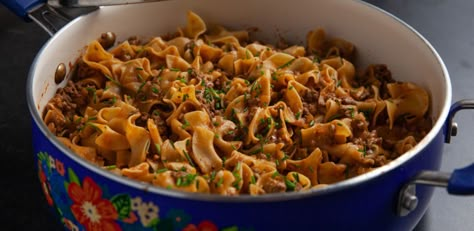 Beef Noodle Skillet by Ree Drummond Beef Noodle Skillet, Creamed Beef, Food Network Canada, Pioneer Woman Recipes, Beef And Noodles, Skillet Meals, Fresh Chives, The Pioneer Woman, Pioneer Woman