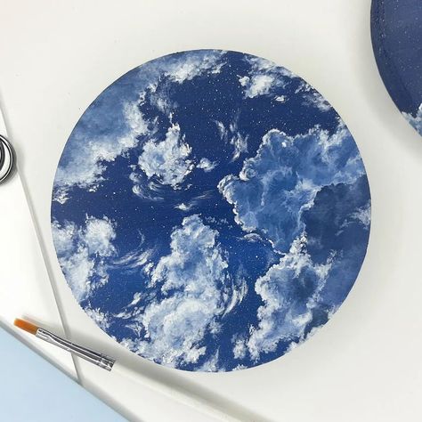 Art On Round Canvas, Round Paintings, Drawing Clouds, Circular Canvas Painting, Cloud Painting Acrylic, Video Blue, Full Drawing, Aesthetic Paintings, Phthalo Blue