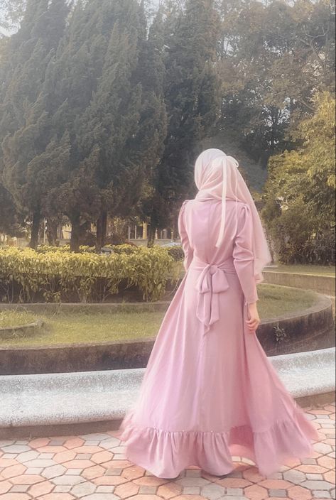 #coquette #hijabfashion #aesthetic Hijabi My Melody, Pink Abaya Aesthetic, Pink Muslim Aesthetic, Pink Hijab Aesthetic, Cute Abayas, Hijabi Coquette, Coquette Hijab, Hijabi Aesthetic Outfits, Black Hijabi Girl