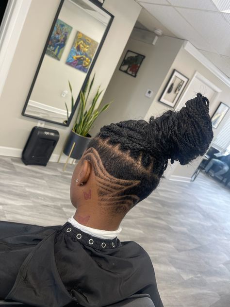 Undercut With Knotless Braids, Box Braids With Undercut Black Women, Knotless Braids Undercut, Knotless Braids With Undercut, Braids With An Undercut, Braids With Undercut Black Women, Knotless Braids With Shaved Sides, Side Shave With Braids Black Women, Braids With Undercut