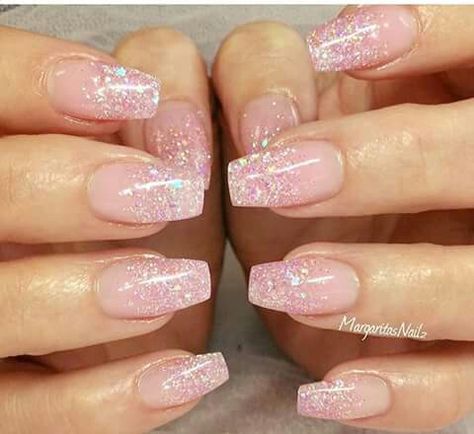 Pink glitter Pink Sparkle Nails, Pink Sparkly Nails, Unghie Sfumate, Pink Glitter Nails, Ombre Nails Glitter, Glitter Gel Polish, Nail Designs Glitter, Sparkly Nails, Pink Acrylic Nails