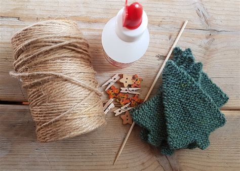 Knitted Xmas Trees, Knitted Christmas Tree Pattern, Knitting Ornaments Christmas, Knitted Trees Free Pattern, Knit Christmas Tree, Knitted Christmas Tree Garland, Knitted Christmas Tree, Knit Christmas Tree Garland, Knitted Christmas Decorations Free