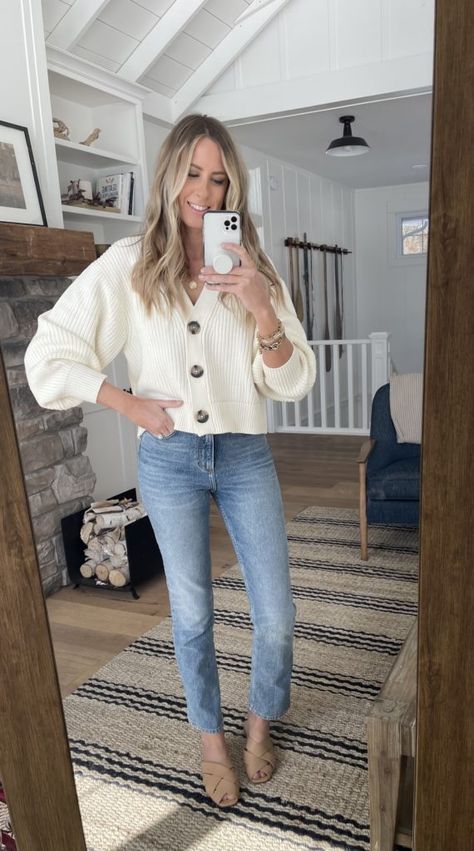 White Cardigan Sweater Outfit, Jean And Cardigan Outfit, Tucked In Cardigan Outfit, Outfit With White Cardigan, How To Style White Cardigan, How To Style A White Cardigan, Off White Cardigan Outfit, White Cardigan Outfit Summer, Outfits With White Cardigan