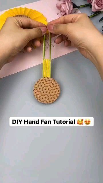 Hand Held Fan Diy, Fabric Fans Diy, Hand Fan Decoration Ideas, Diy Hand Fans For Wedding, Fan Making Craft, Hand Fan Tutorial, How To Make A Fan, Diy Hand Fan, Handfan Ideas