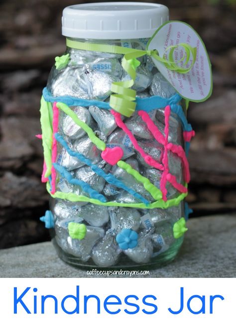 Kindness Jar Activity for Kids! Book to read and free printable for jar in the post so the recipient can pay it forward too! #actsofkindness Kindness Jar, Acts Of Kindness For Kids, Kindness For Kids, Kindness Activities, Preschool Projects, Act Of Kindness, Calendar Ideas, Book To Read, Family Ideas