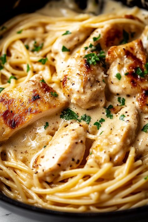 creamy garlic chicken and pasta White Wine Garlic Chicken, Chicken And Pepper Pasta, Chicken And Farfalle Pasta, Garlic And Herb Chicken Pasta, Chicken Pasta White Sauce, Pasta With Shredded Chicken, Chicken Pasta Dinner Ideas, Chicken Pasta Red Sauce, Pasta Recipes White Sauce