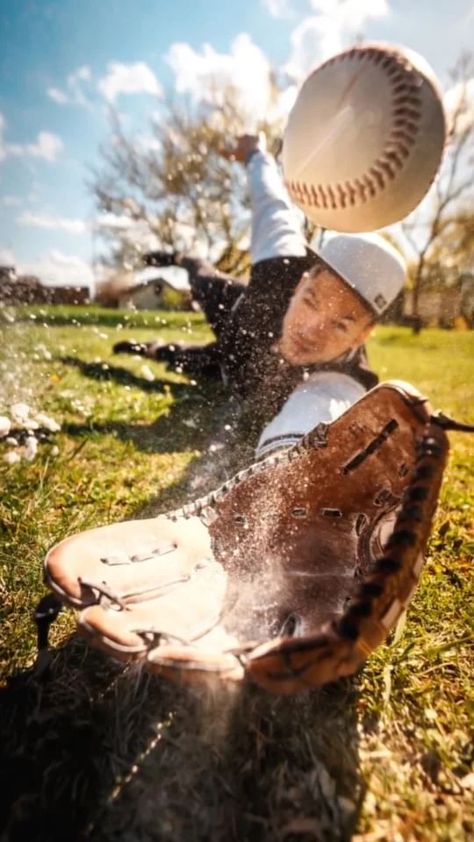 Baseball Team Pictures, Baseball Senior Pictures, Sports Poses, Softball Photography, Baseball Pics, Baseball Dugout, Sports Photoshoot, Product Photography Ideas, Movement Photography