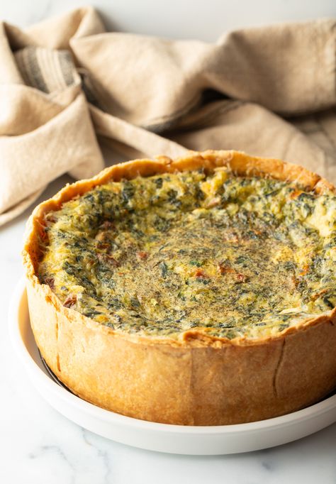 Deep Dish Quiche, Deep Fried Snickers, Vegetarian Quiche Recipes, Lighter Recipes, Vegetarian Quiche, Veggie Quiche, Bariatric Diet, A Spicy Perspective, Weeknight Recipes