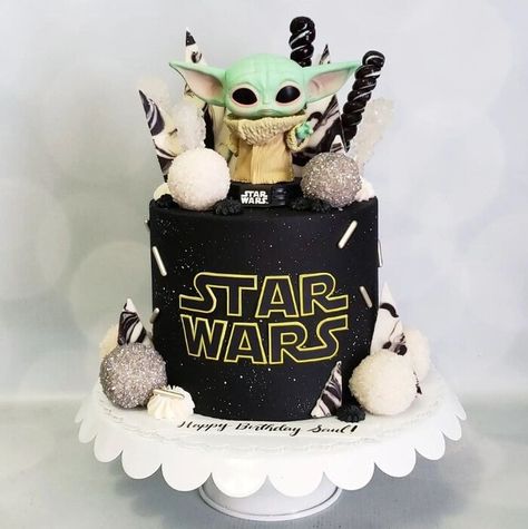 Star Wars Torte, Star Wars Happy Birthday, Darth Vader Cake, Yoda Cake, Star Wars Birthday Cake, Star Wars Cupcakes, Star Wars Cake, Star Wars Birthday Party, Birthday Star