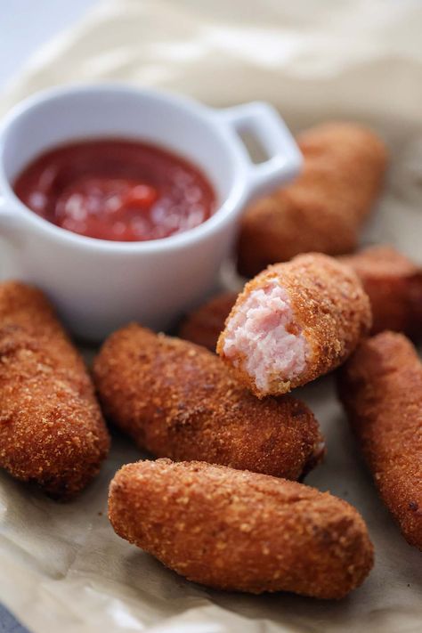 Cuban Croquetas, Ham Croquettes Recipe, Cuban Appetizers, Ham Croquettes, Croquettes Recipe, Cuban Dishes, Latin Recipes, Cuban Cuisine, Potluck Dishes