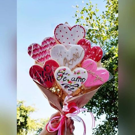 Valentines Cookie Boquets, Valentines Party Food Ideas, Valentine Cookie Bouquets, Food Ideas To Make, Valentines Party Food, Valentine Cookies Decorated, Valentines Day Sugar Cookies, Valentines Recipes Desserts, Healthy Valentines