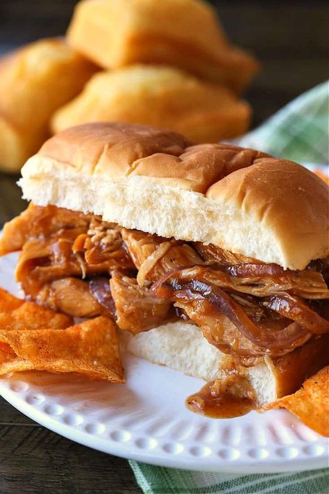 This easy Hawaiian Pulled Chicken comes out super tender and perfectly sweet & spicy! #slowcooker #recipes #easychickenrecipes #chickenrecipes #dinnerrecipes #crockpot Hawaiian Pulled Chicken, Hawaiian Shredded Chicken, Pulled Bbq Chicken, Bbq Chicken Sliders, Princess Pinky Girl, Easy Slow Cooker Chicken, Super Easy Dinner, Pinky Girl, Chicken Sliders