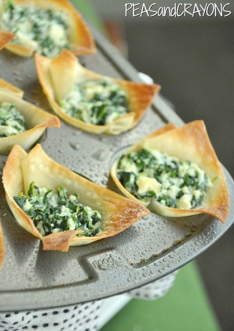 We love these Speedy Spanakopita Won-Ton Cups! Baking tasty spinach and feta filling into crispy won-tons makes this beloved party appetizer quick, easy, and crazy delicious! This crispy baked won-ton recipe is vegetarian with a make-ahead option too. Dessert Fluff, Wonton Wrapper Recipes Appetizers, Wonton Appetizers, Wonton Wrapper Recipes, Awesome Appetizers, Progressive Dinner, Viral Recipes, Wonton Cups, Won Ton