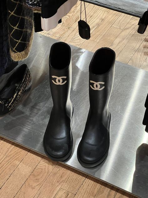 Chanel Rain Boots, Rain Boot Outfit, Chanel Boots, Trendy Heels, Luxury Lifestyle Fashion, Dr Shoes, Fancy Shoes, Shoe Inspo, Trendy Sneakers