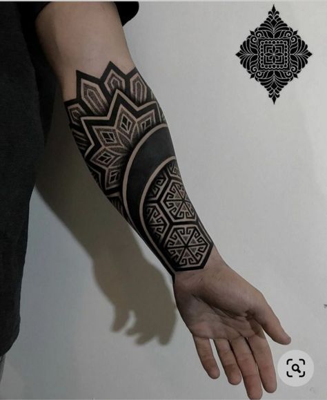 Geometric Tattoo Design Pattern Mandalas, Geometric Tattoo Design Pattern, Mandala Forearm Tattoo, Tattoo Ideas For Men Back, Geometric Tattoo Sleeve, Woman Tattoo Ideas, Tattoo Leggings, Mangas Tattoo, Full Hand Tattoo