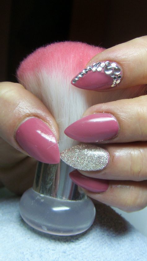 Silver Nails With Rhinestones, Pink And Silver Nails, Nails With Rhinestones, Silver Nail Art, Silver Nail, Pink And Silver, Silver Nails, Rhinestone Nails, Pretty Pink