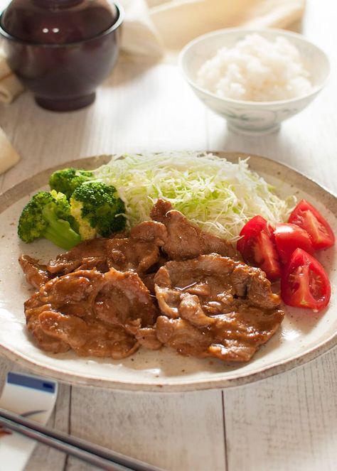 Pork Broccoli, Ginger Pork, Asian Pork, Japanese Lunch, Ginger Sauce, Most Popular Recipes, Lunch Menu, Easy Dishes, Steak Recipes