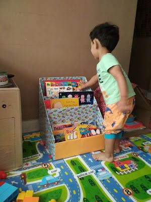 Book Display Shelf Diy, Kids Book Design, Book Shelf Diy, Book Design Ideas, Baby Bookshelf, Diy Bookshelf Kids, Book Caddy, Carton Diy, Cardboard Box Crafts