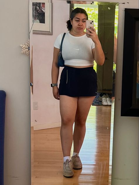 Gym Aesthetic Midsize, Mid Size Workout Aesthetic, Gym Fits Midsize, Gym Outfits For Women Midsize, Mid Body Type, Mid Size Crop Top Outfit, Mid Size Gym Girl, Workout Outfits Midsize, Gym Outfit Midsize