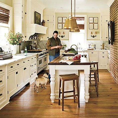 brick wall = cool Southern Living Rooms, Kitchen Restoration, Southern Living Magazine, Wood Countertops, Kitchen Redo, Cool Ideas, Decor Minimalist, Southern Living, White Cabinets