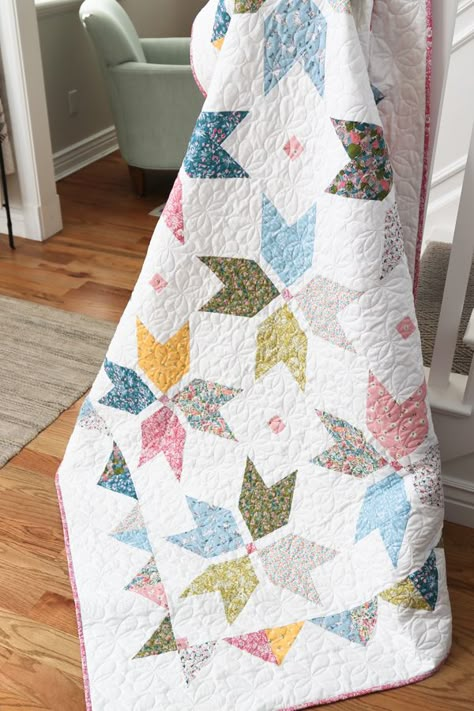 Exclusive New Pattern + Kit with Liberty and My Girlfriend's Quilt Shoppe Liberty Quilt Pattern, Hst Blocks, Diary Of A Quilter, Star Quilt Pattern, Amy Smart, Farmhouse Quilts, Spring Quilts, Fat Quarter Quilt, Cute Quilts