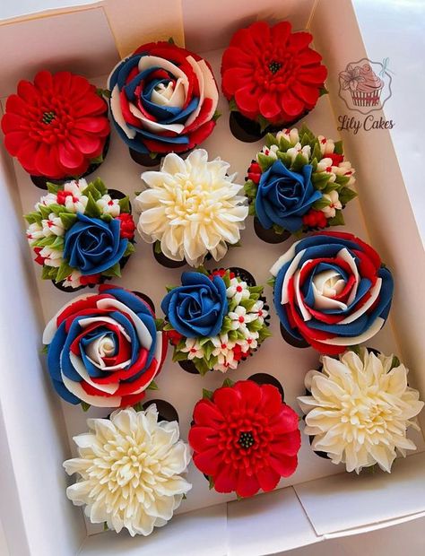 Blue Floral Cupcakes, America Cupcakes, Flower Cupcake Bouquet, Labor Day Ideas, Fourth Of July Desserts, Cupcake Wreath, Lily Cake, 4th Of July Cookies, Cupcake Flowers