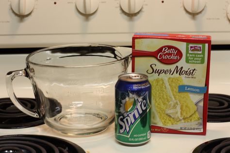 Sprite Cupcakes, Sprite Cake, Sprite Recipe, Crowd Food, Diet Sprite, 2 Ingredient Cakes, Lemon Cake Mix Recipe, Cake Mix Muffins, Easy Mixed Drinks