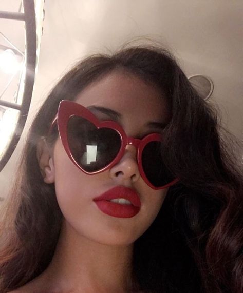 Sunglasses For Your Face Shape, Cat Eye Colors, Mode Ulzzang, Inspiration Tattoos, Shaped Sunglasses, Cindy Kimberly, Heart Shaped Sunglasses, Vintage Americana, Girly Images