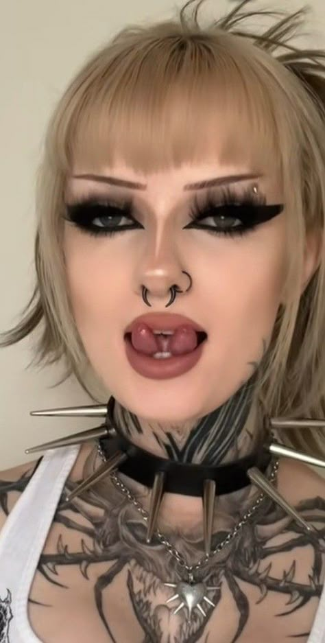 Split Tongue Aesthetic, Tongue Split, Forked Tongue, Split Tongue, Mouth Piercings, Gothic Jewellery, Face Piercings, Tattoed Women, Quince Dress