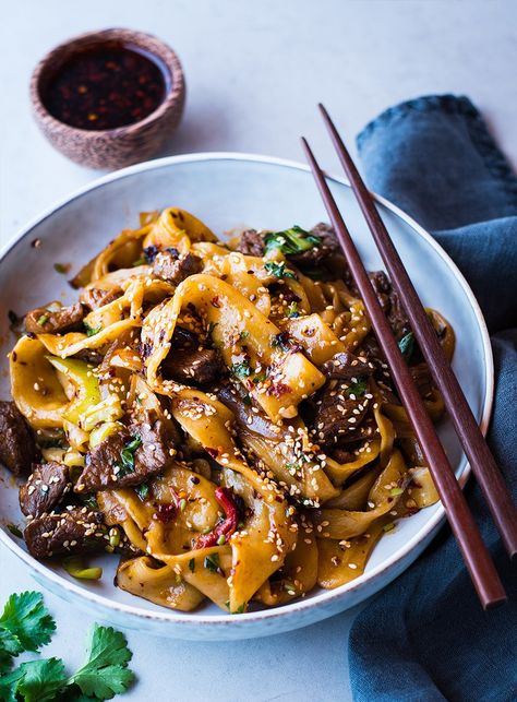 Biang Biang Noodles, Hand Pulled Noodles, Pulled Noodles, Cumin Lamb, Marinated Lamb, Lamb Dishes, Asian Noodle, Chinese Food Recipes, Feel Good Food