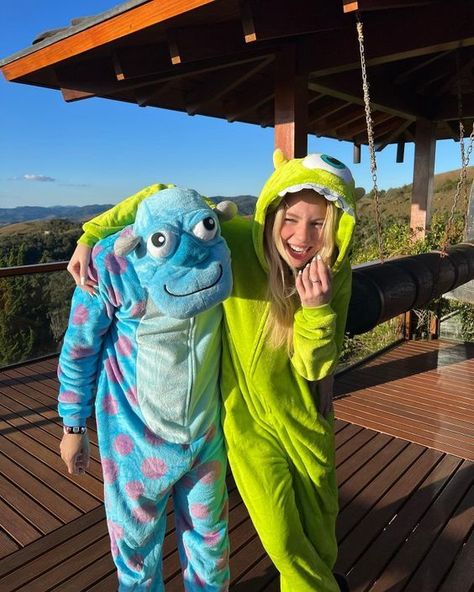 Matching Onesies For Best Friends Halloween, Match Halloween Costumes Bff, Halloween Costumes Couples Onesies, Onsie Halloween Costume Bff, Couples Halloween Costume Onesies, Onesie Couples Costumes, Onesie Halloween Costumes Couple, Halloween Costume For 2 People, Onesie Halloween Costumes Group